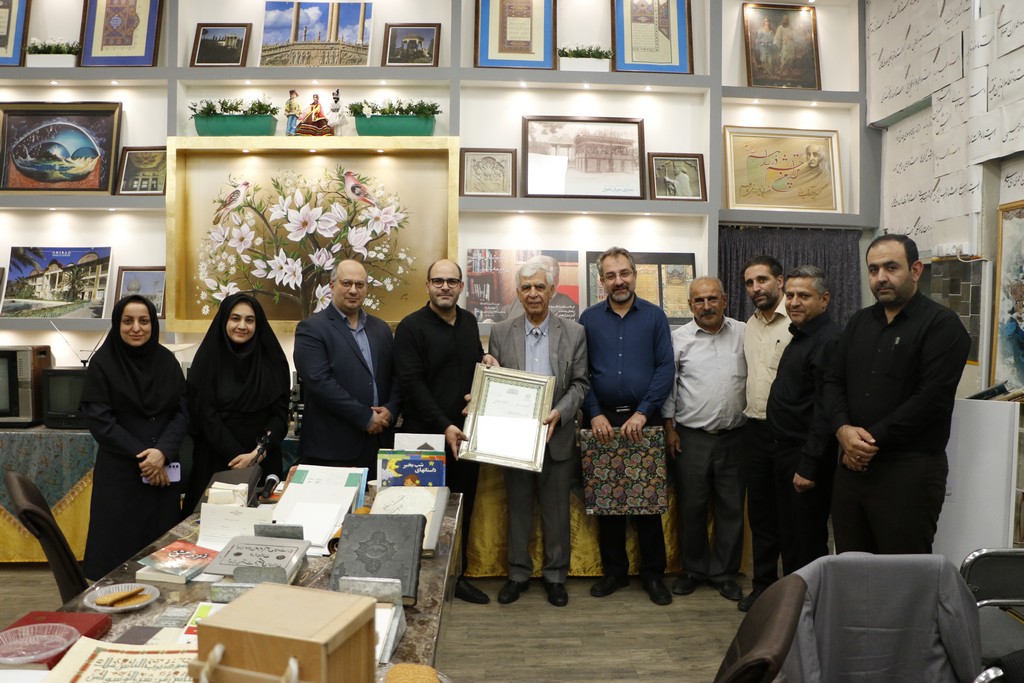 تجلیل از نویدگویی